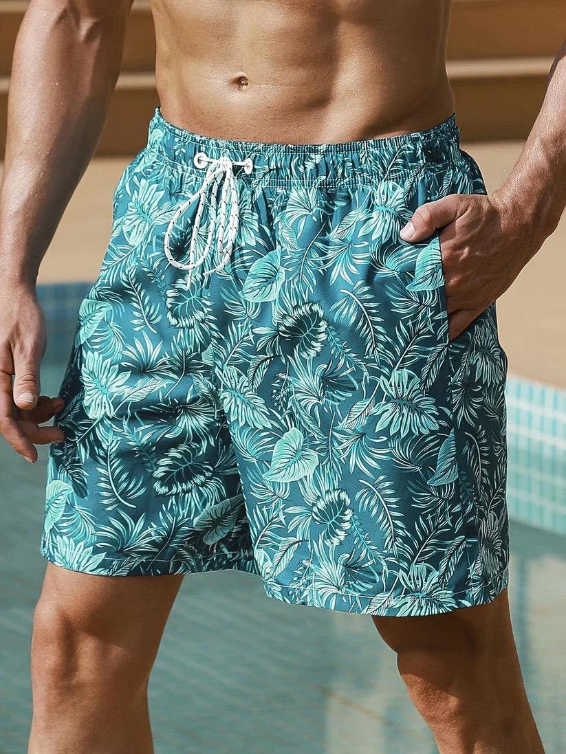 Lucas mönstrade hawaiiska shorts